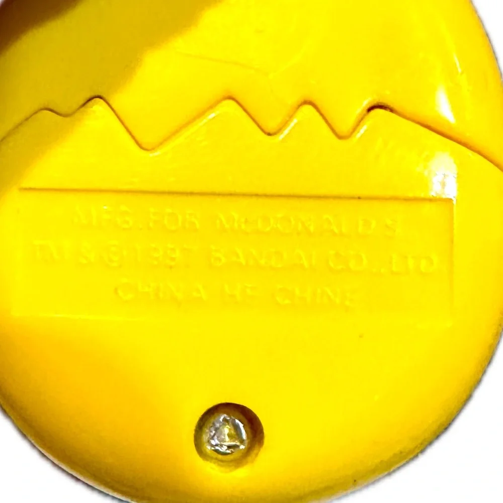VTG 1997 TAMAGOTCHI YELLOW KEYCHAIN DIGITAL PET EGG GAME MCDONALDS YELLOW EASTER